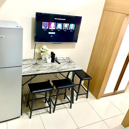 Kathys Crib At Shell Residences Манила Екстериор снимка