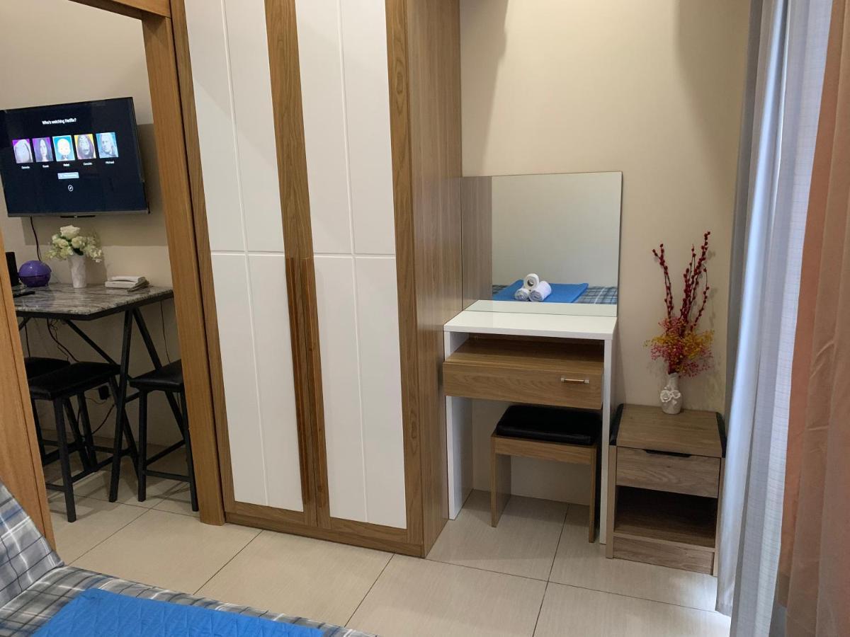 Kathys Crib At Shell Residences Манила Екстериор снимка