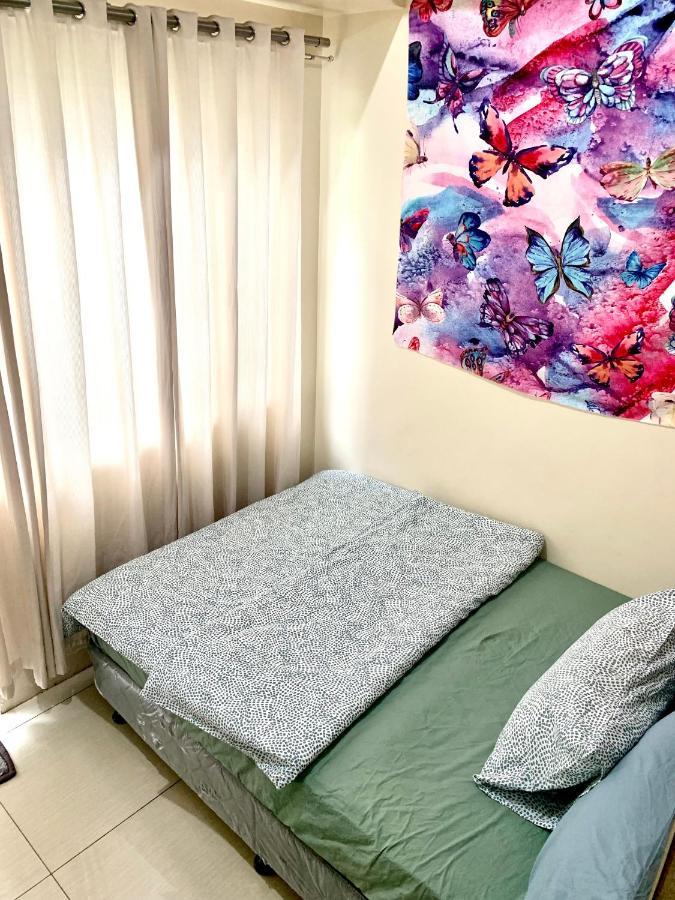 Kathys Crib At Shell Residences Манила Екстериор снимка