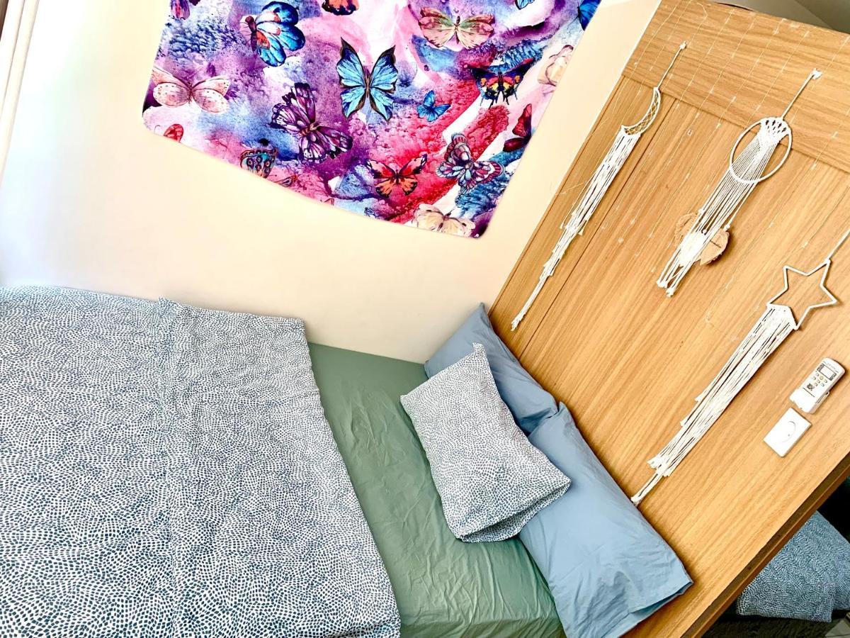 Kathys Crib At Shell Residences Манила Екстериор снимка